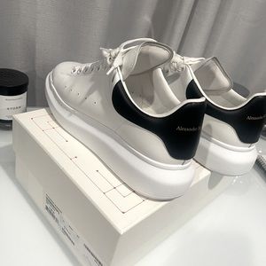 Oversized men’s Alexander McQueen sneaker